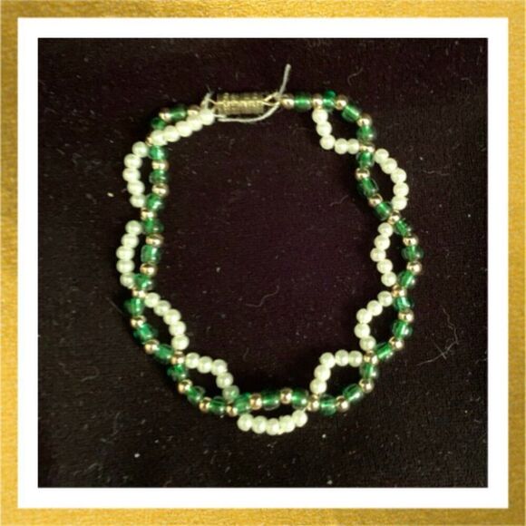 3/$20 Hand Crafted BEADED Green Beads & Pearl BRACELET - Picture 1 of 1